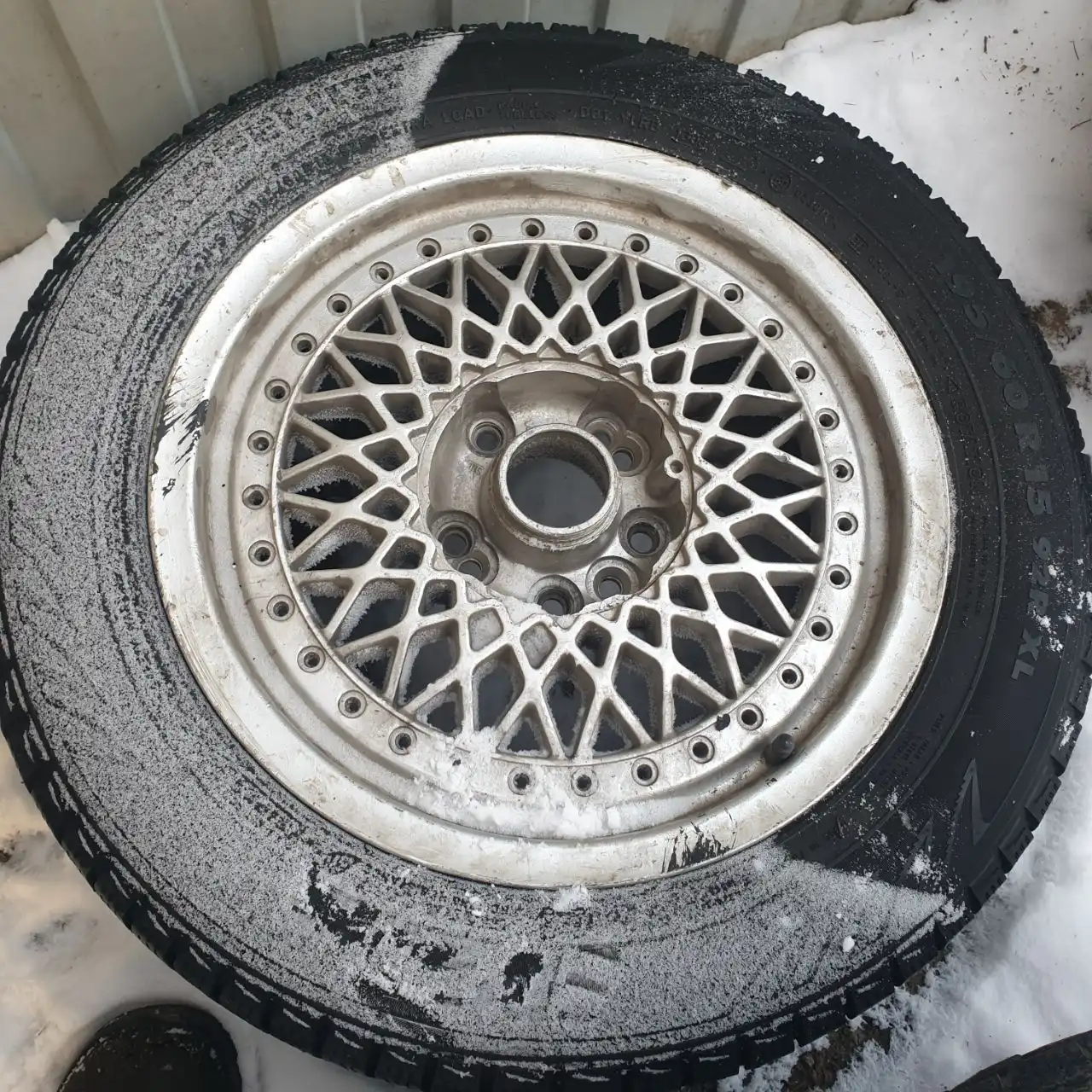 Продажа дисков с шинами с разной степенью износа