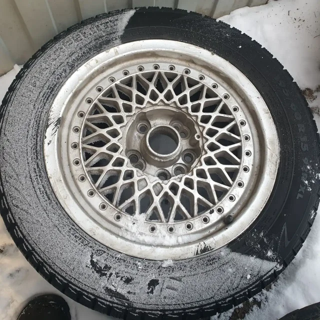Продажа дисков с шинами с разной степенью износа - Авто в Иркутск