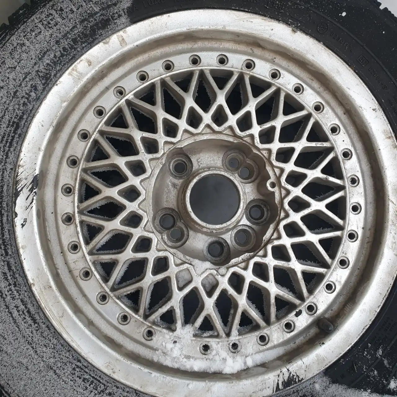 Продажа дисков с шинами с разной степенью износа