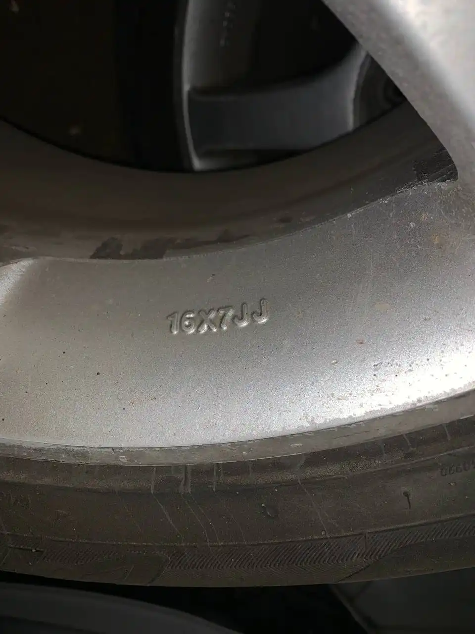 Продам диски R16 с зимней резиной