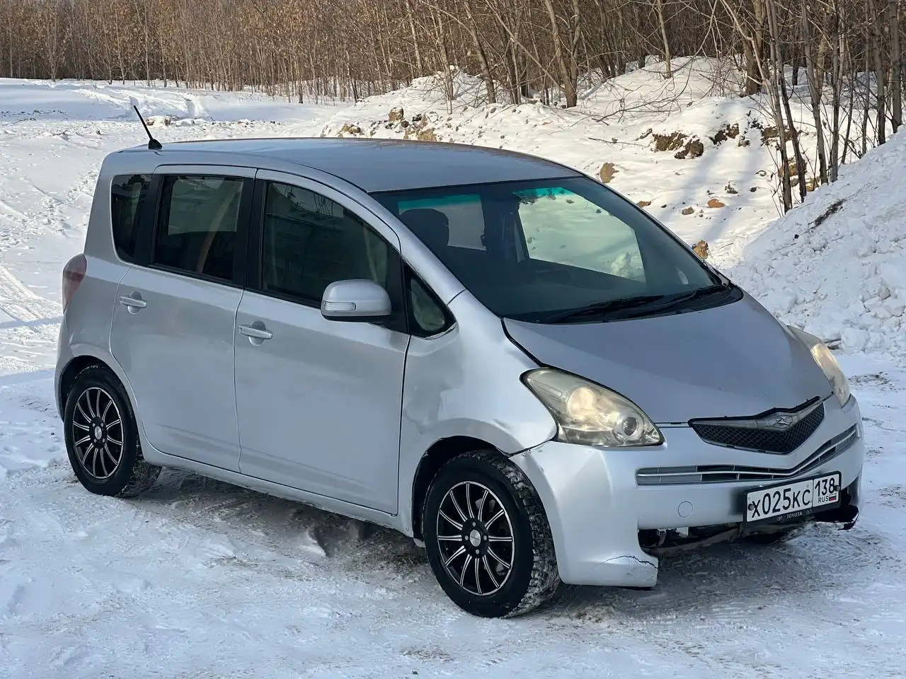 Toyota Ractis 2010 г.в 1.3 автомат