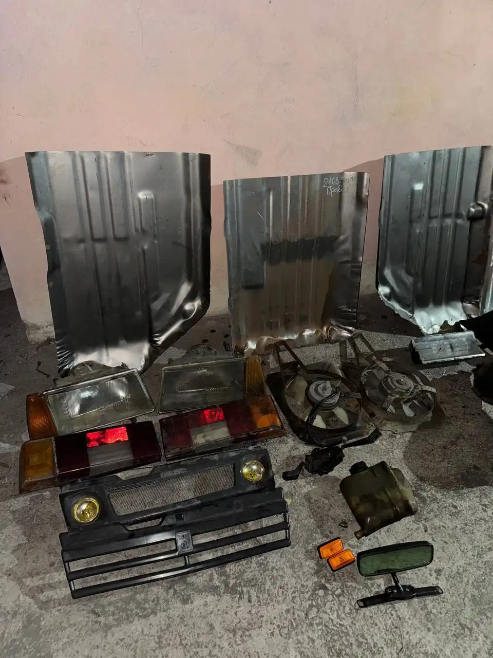 Автомобили ВАЗ в разборе и зимняя резина - Запчасти (Авто) в Иркутск