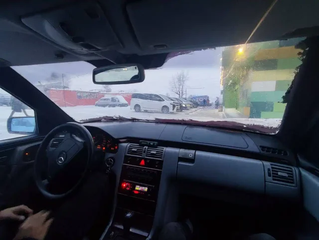 Мерседес W210 2.8 с неисправной коробкой передач - Госномера в Иркутск