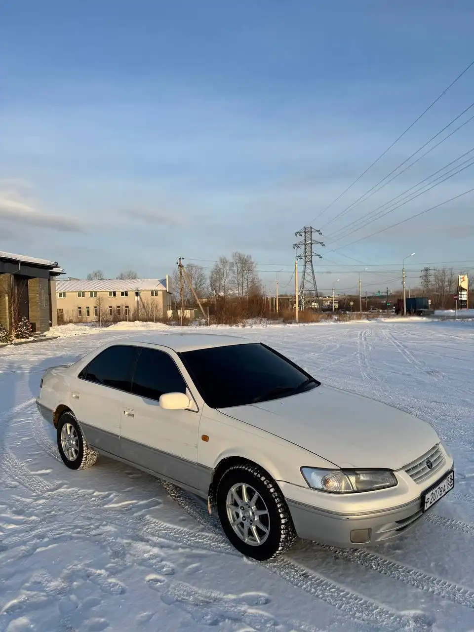 Продажа автомобилей Toyota и ВАЗ разных годов выпуска