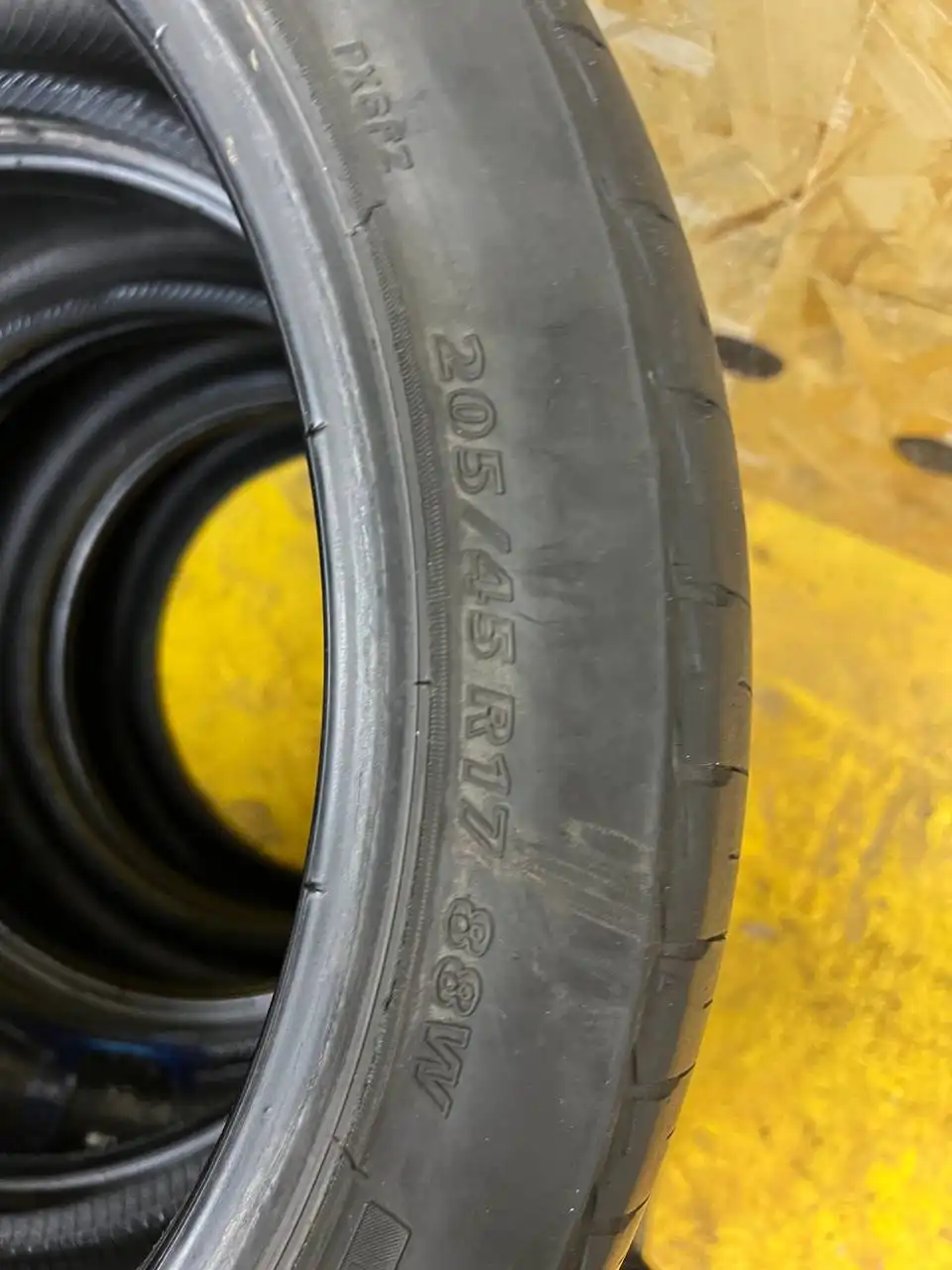 Продажа комплектов шин Arivo и Bridgestone