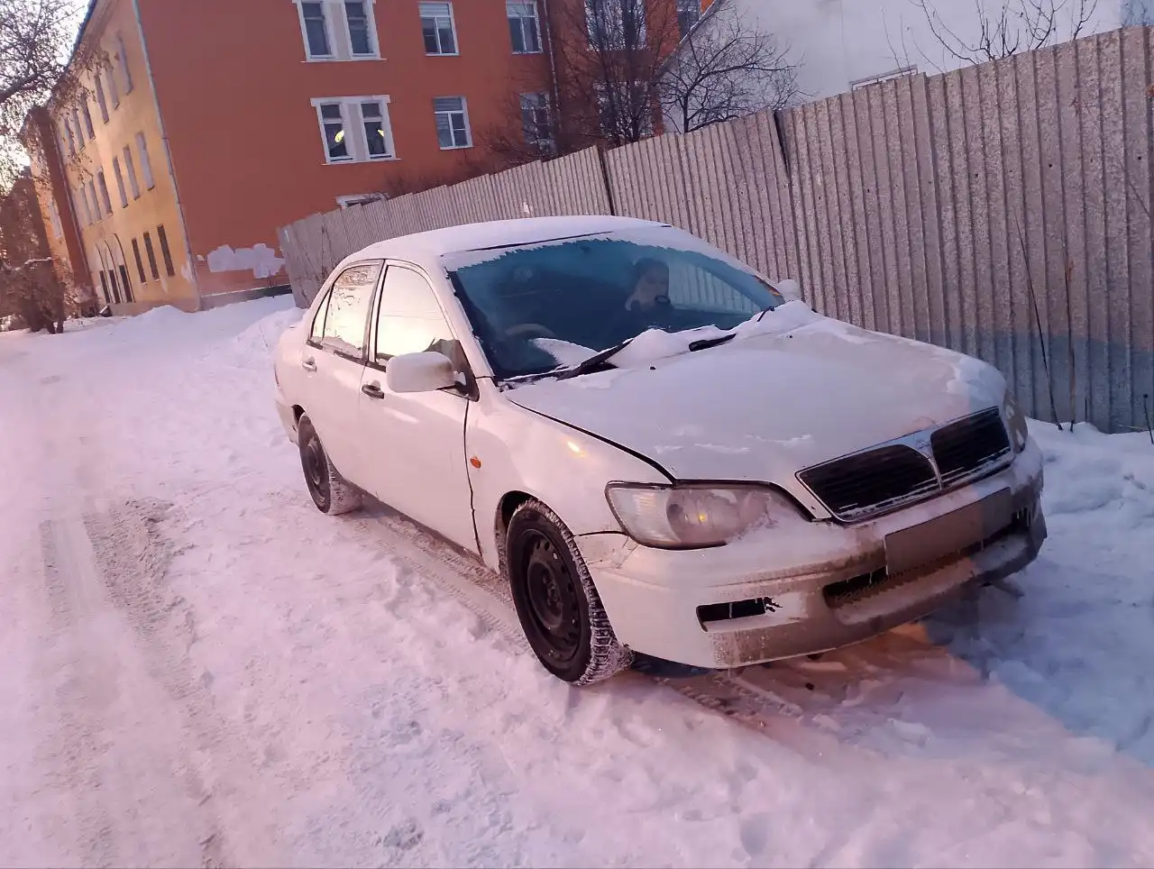 Продажа автомобилей Lancer и Nissan Largo