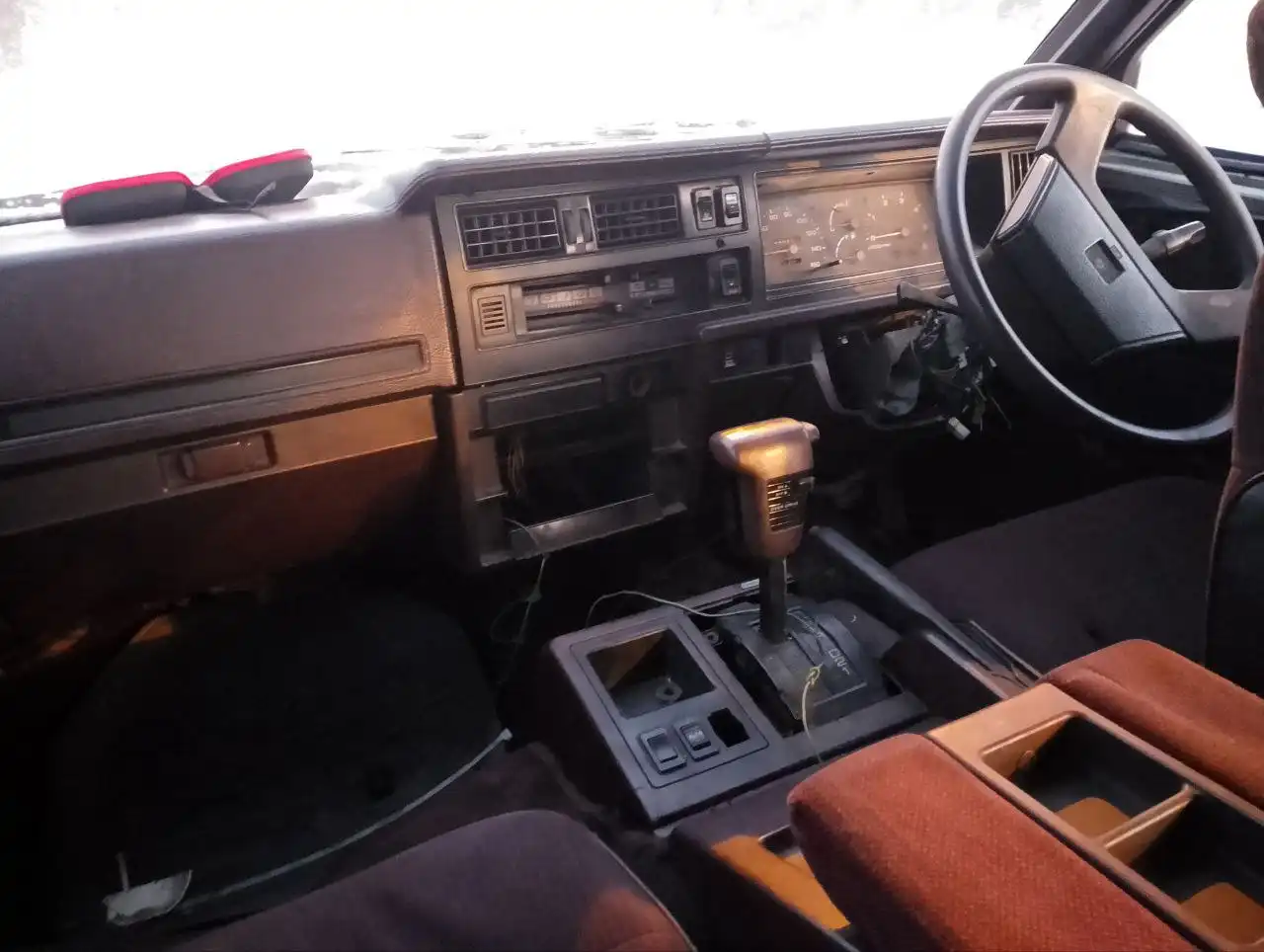 Продажа автомобилей Lancer и Nissan Largo