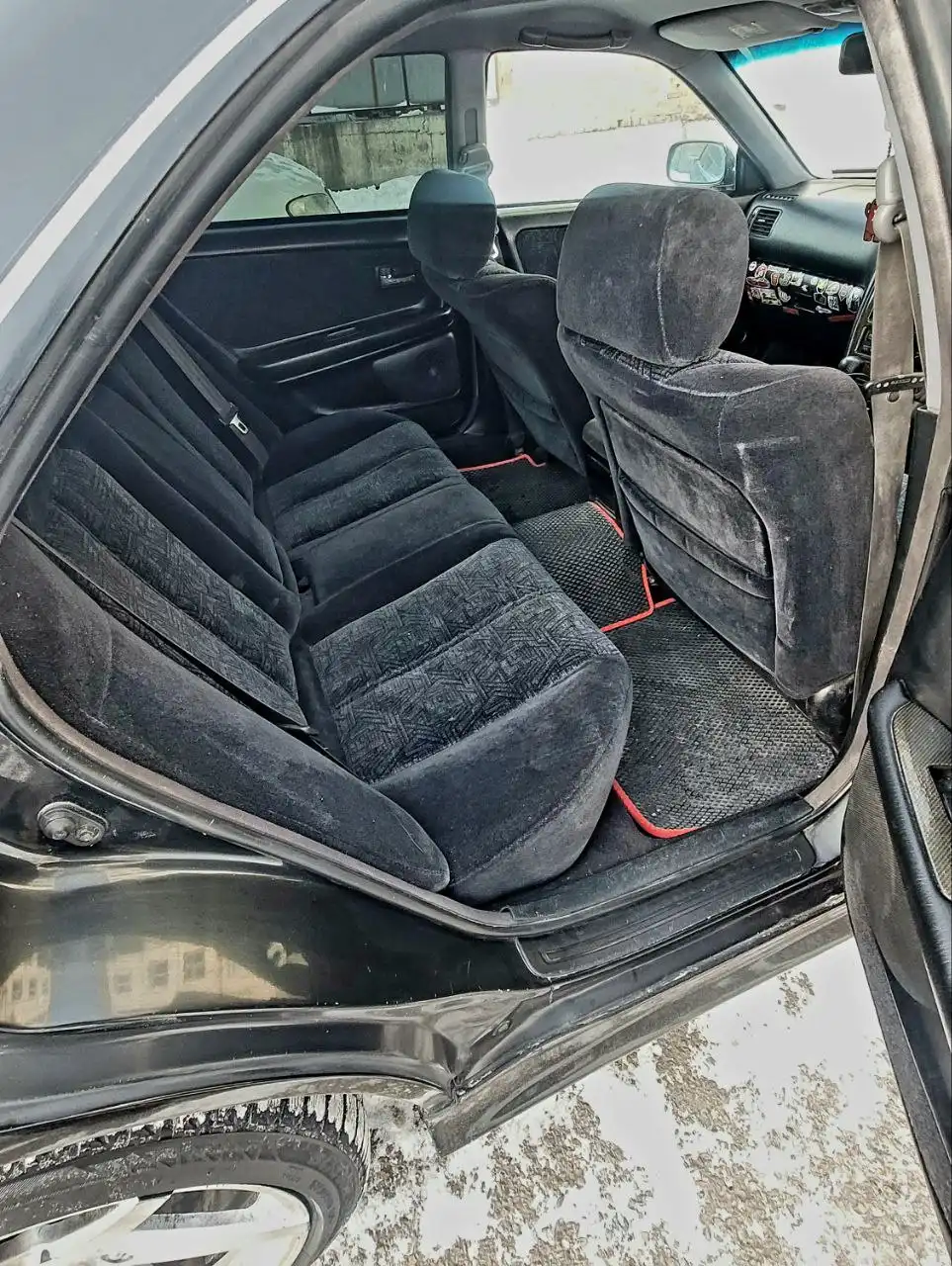 Автомобиль 1999 года, 2.5 литра, 5-ступенчатая коробка передач