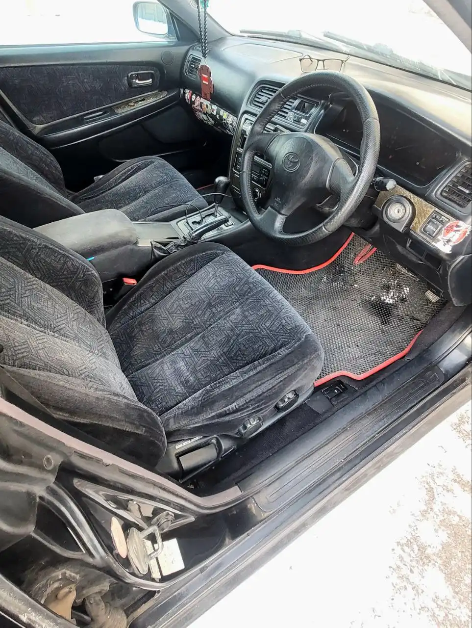 Автомобиль 1999 года, 2.5 литра, 5-ступенчатая коробка передач