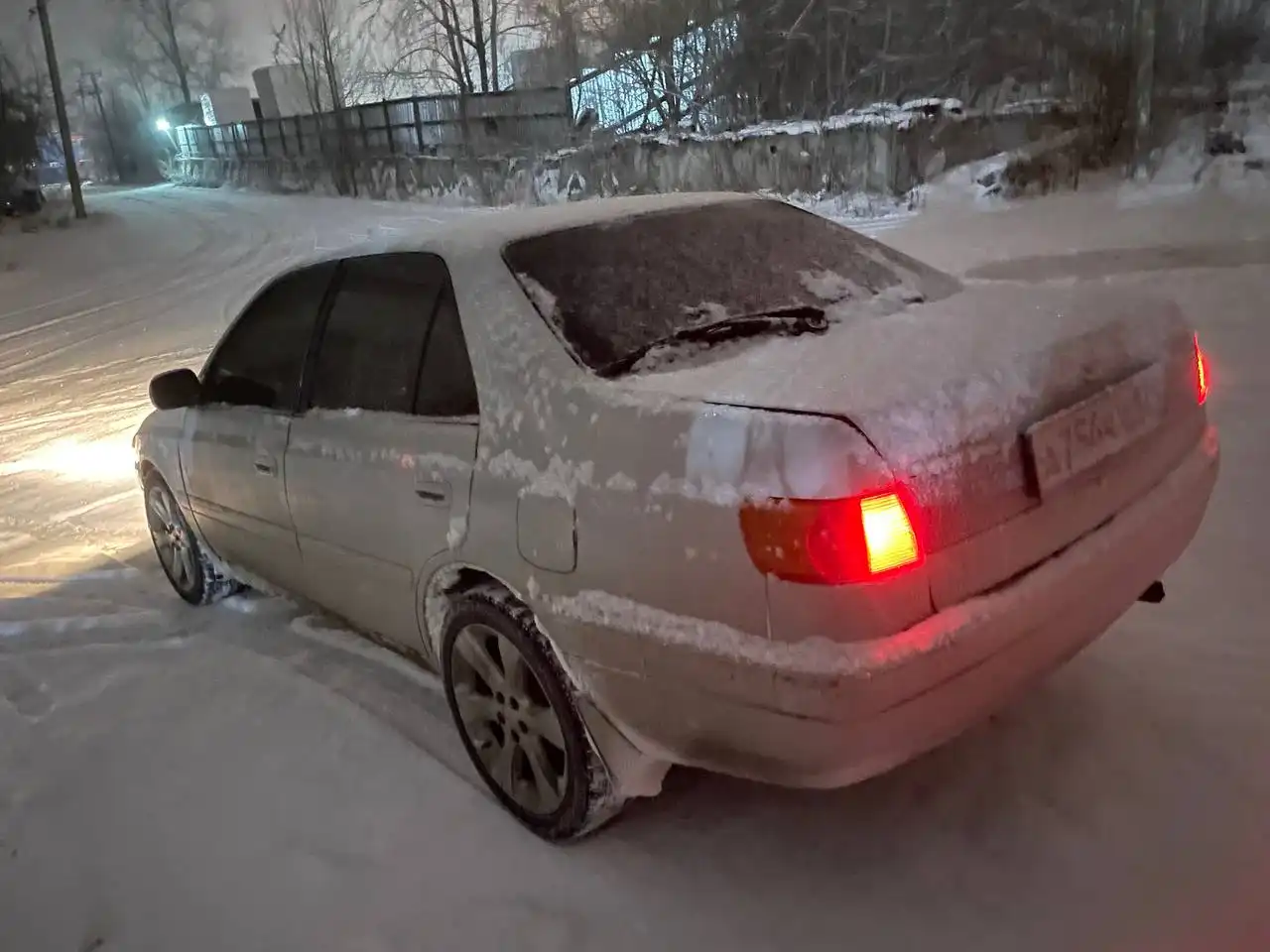 Автомобиль 2.0 1997 года на уверенном ходу