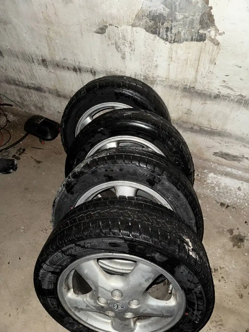 Продажа зимней резины с обменом на R18