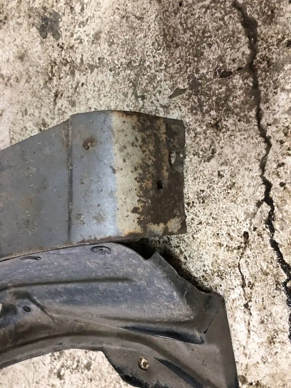 Крыло и капот Volvo S40 под ремонт - Кузовные запчасти (Запчасти) в Иркутск