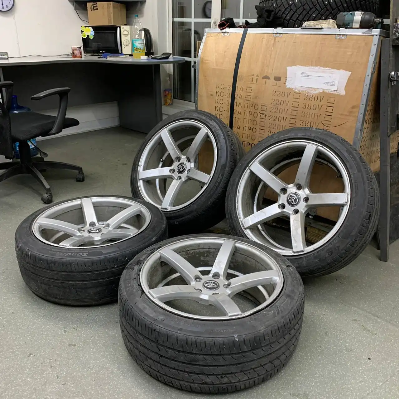 Продажа дисков Vossen CV3 R18 - Запчасти (Авто) в Иркутск