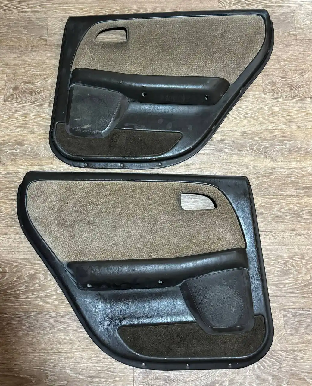 Дверные карты Марк 90 в нормальном состоянии - Запчасти (Авто) в Иркутск