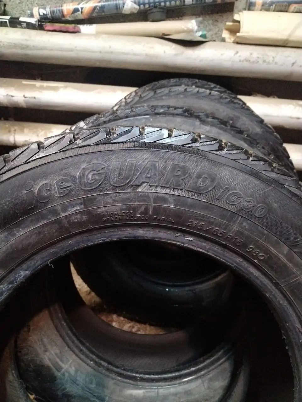 Зимняя резина Yokohama 215/65 R16 12 года - Шины и диски (Авто) в Иркутск