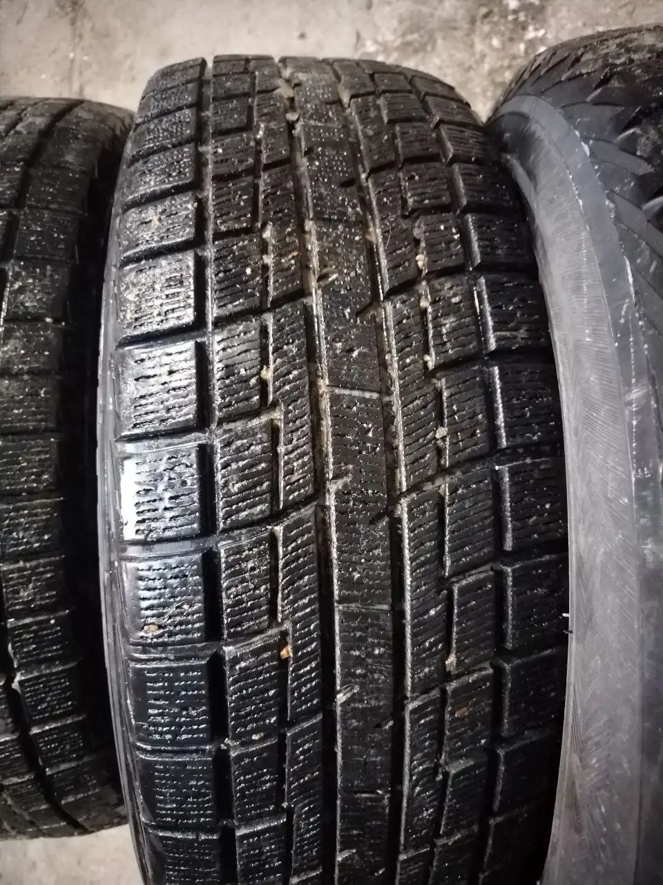 Зимняя резина Yokohama 215/65 R16 12 года - Шины и диски (Авто) в Иркутск