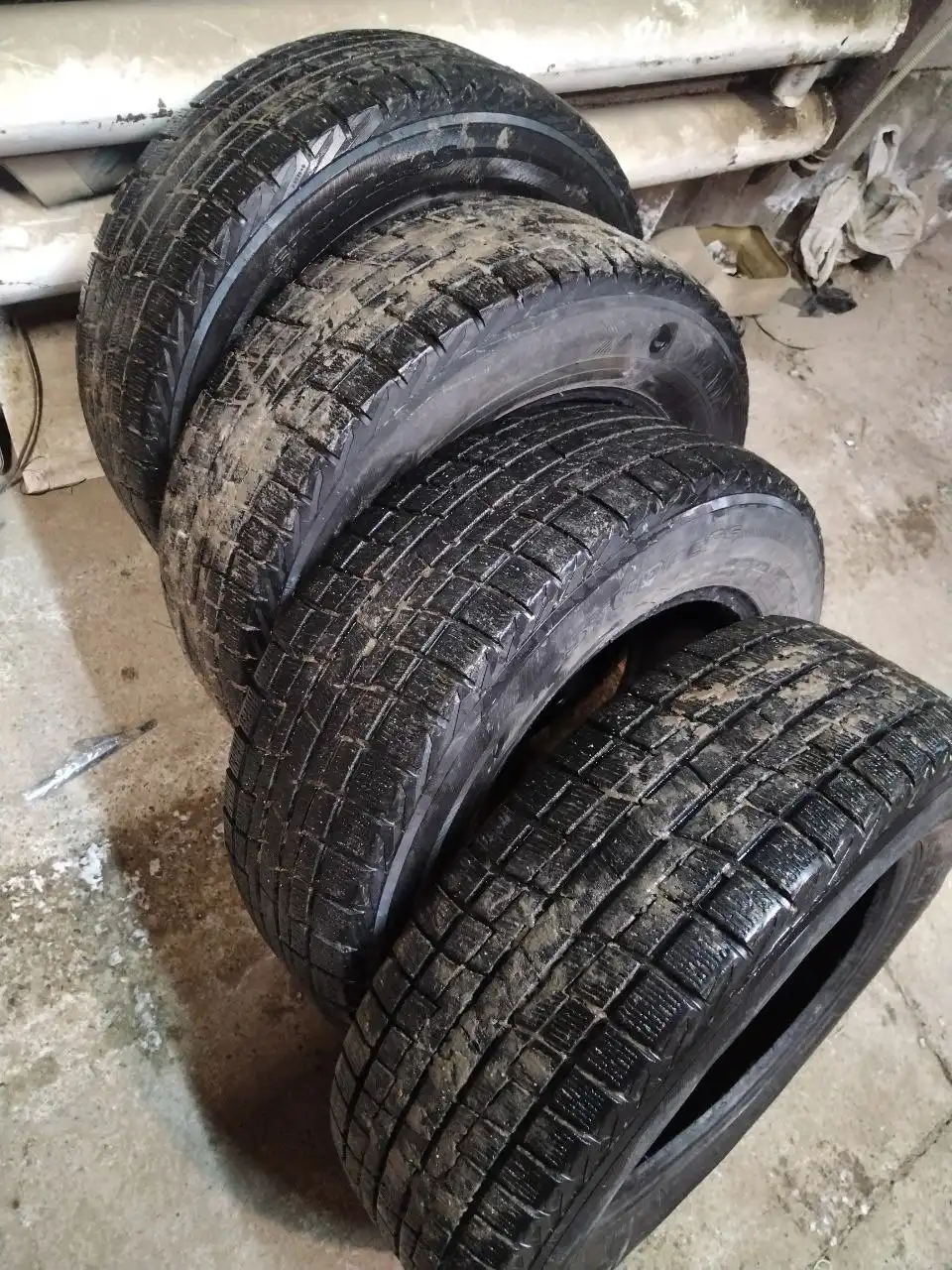 Зимняя резина Yokohama 215/65 R16 12 года - Шины и диски (Авто) в Иркутск