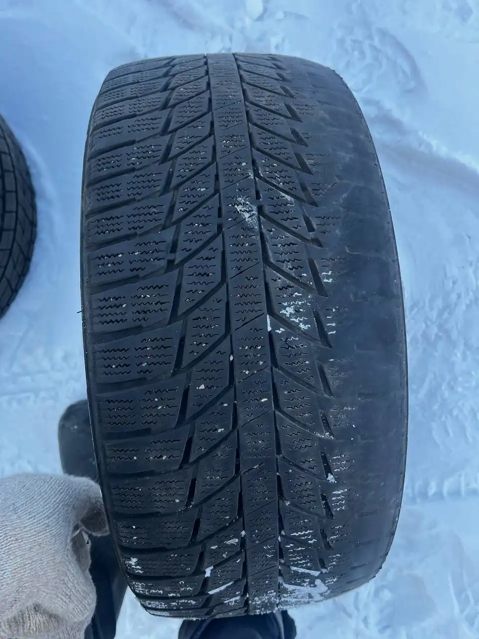 Продам зимнюю резину R18 225х40 - Шины и диски (Авто) в Иркутск