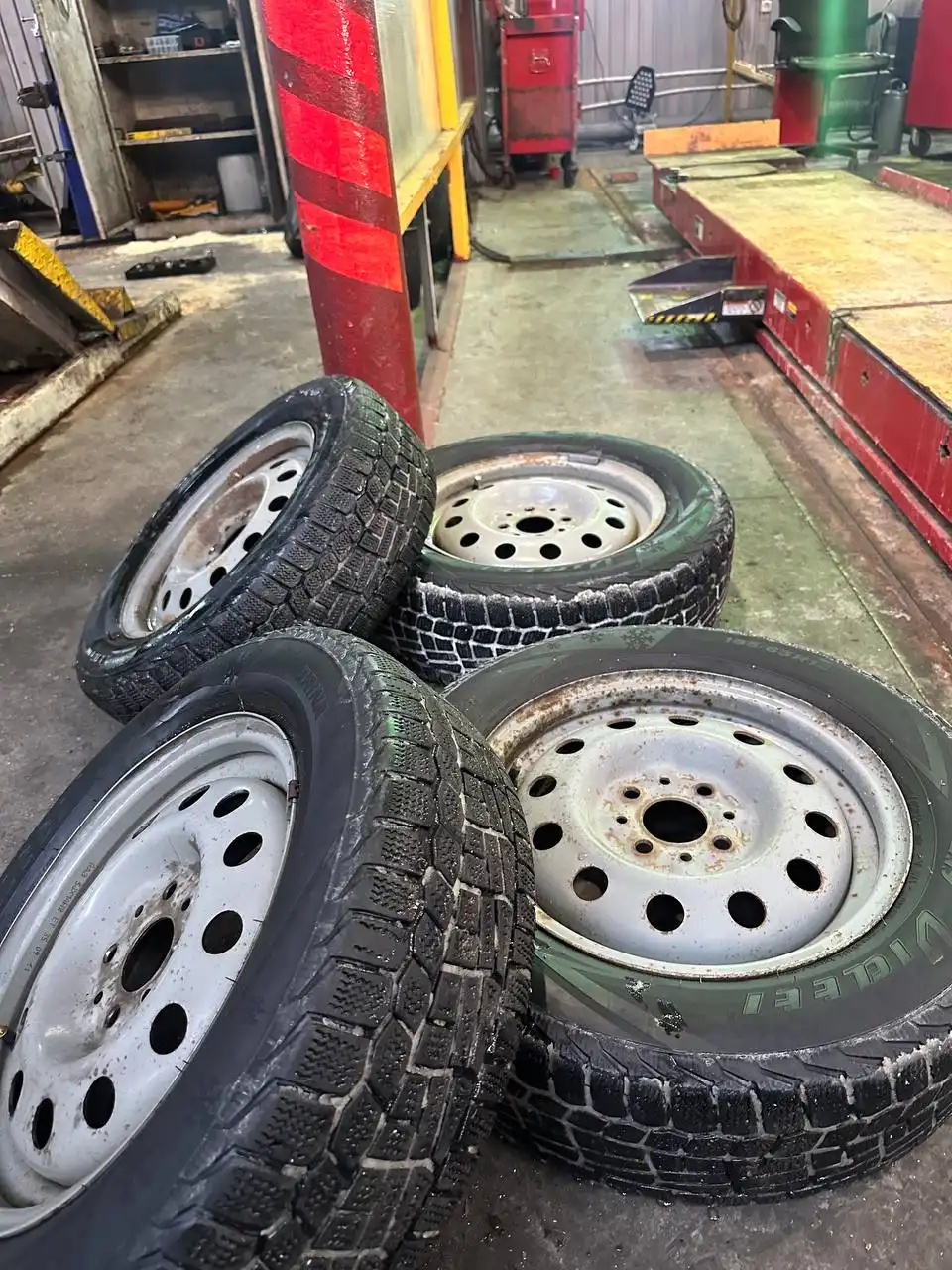 Продажа дисков с Приоры с небольшой грыжей - Запчасти (Авто) в Иркутск