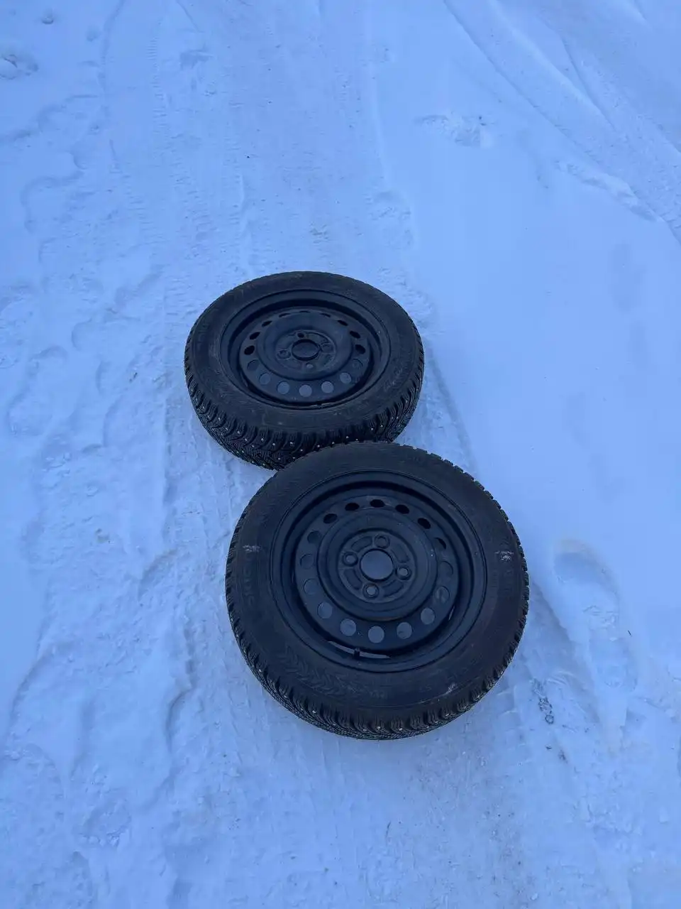 Продажа шипованных шин 155/65/14 на штампованных дисках - Шины и диски (Авто) в Иркутск