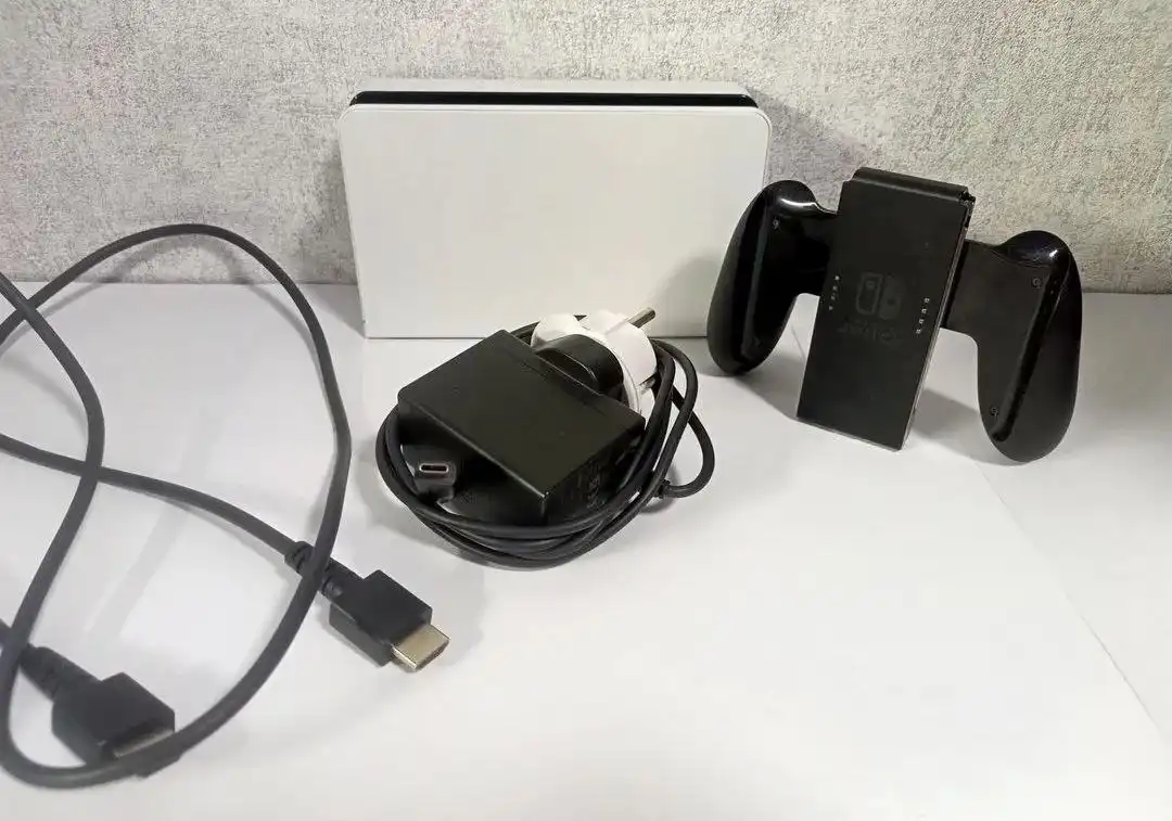 Продам Nintendo Switch OLED прошитую - Игровые консоли (Электроника) в Хабаровск