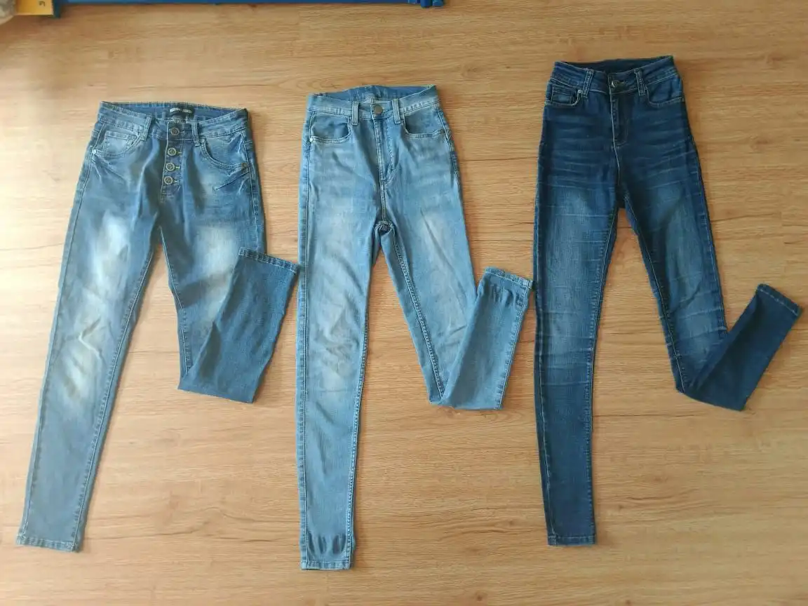 Продам джинсы на девушку 25 размер