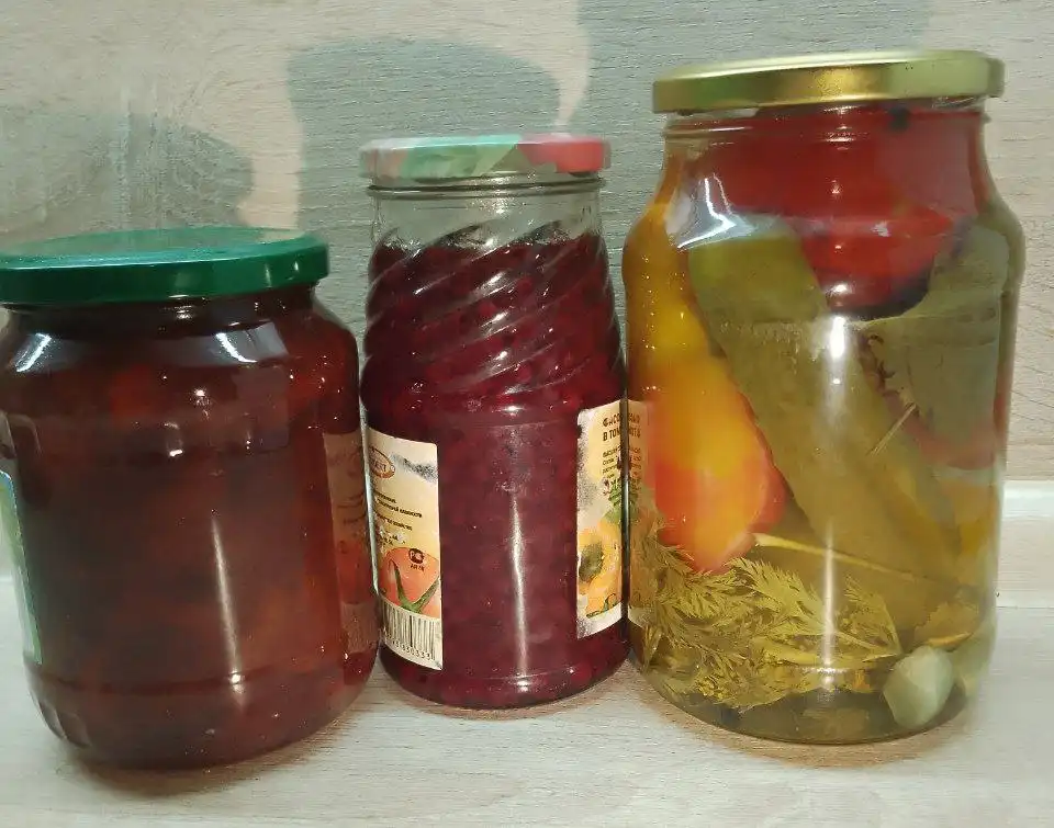 Домашнее варенье и маринованное ассорти