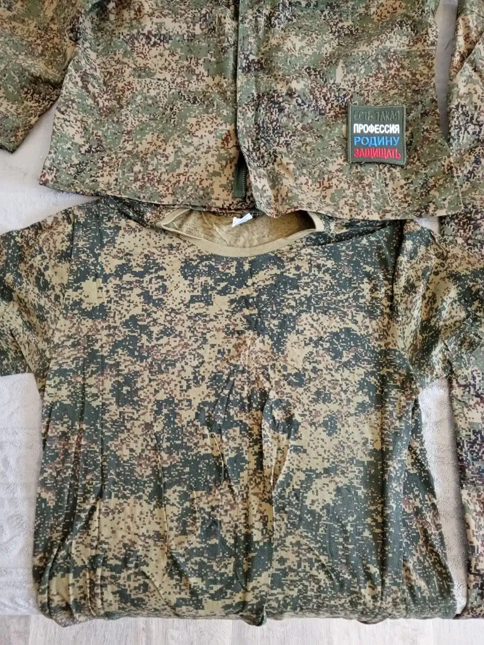 Продажа тактического костюма пиксель с футболкой - Мужская одежда (Одежда) в Хабаровск