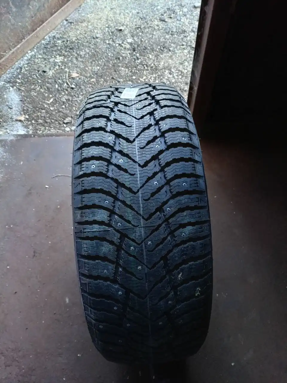 Продажа зимних шин Бриджстоун и Кордиант - Шины и диски (Авто) в Хабаровск