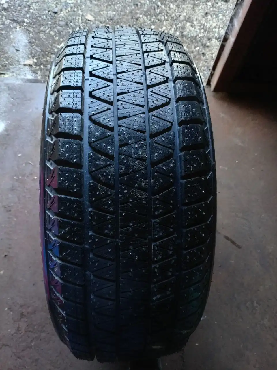 Продажа зимних шин Бриджстоун и Кордиант - Шины и диски (Авто) в Хабаровск