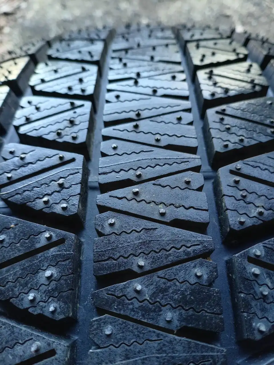 Продажа зимних шин Бриджстоун и Кордиант - Шины и диски (Авто) в Хабаровск