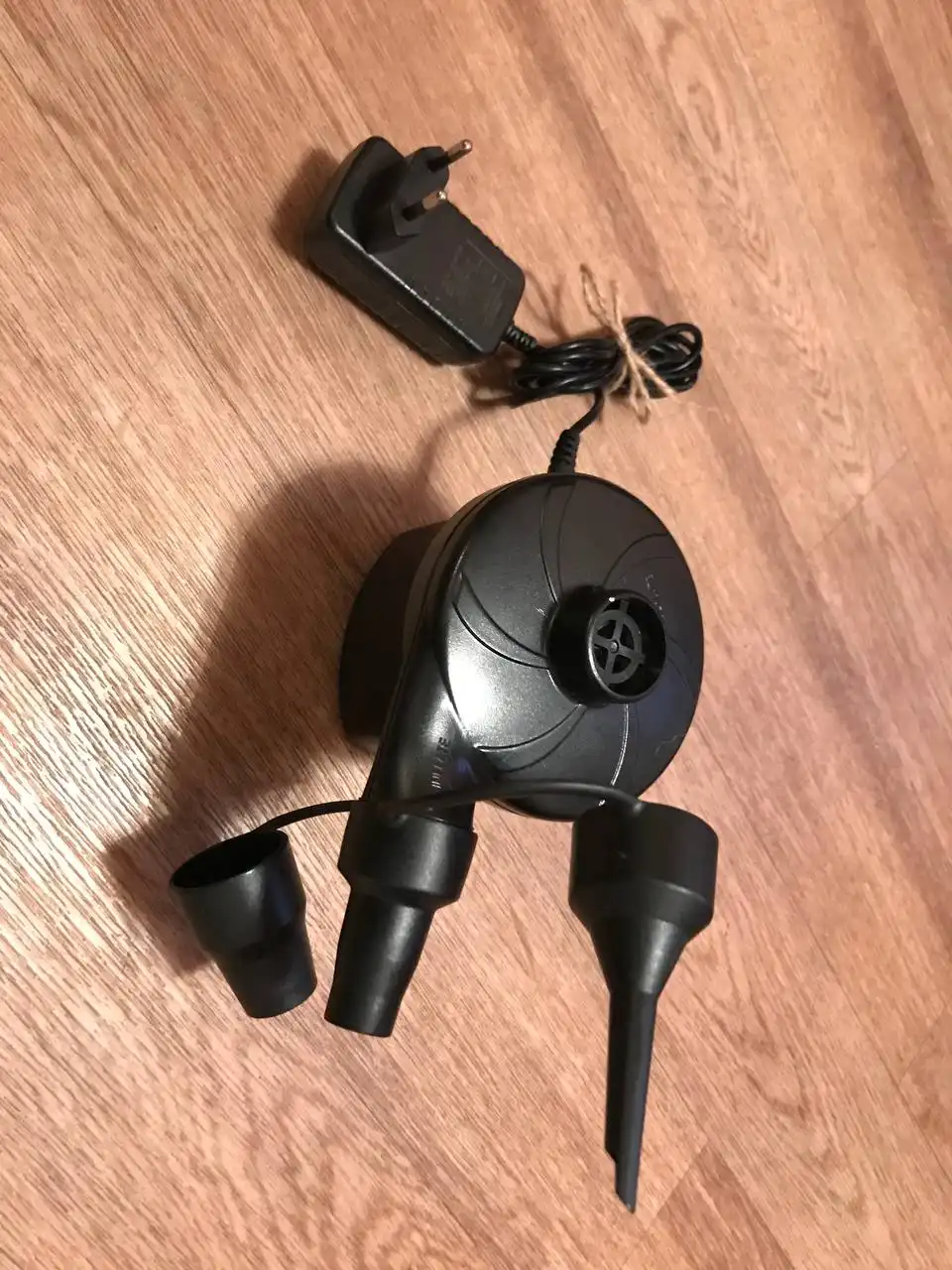 Продажа детского кресла, микрофона, электронасоса, компрессора и подогрева зеркал - Барахолка в Хабаровск