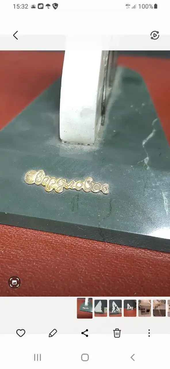 Железный барельеф кузнеца с мраморным пламенем и подставкой из яшмы - Сувениры и коллекционирование (Хобби и отдых) в Владивосток