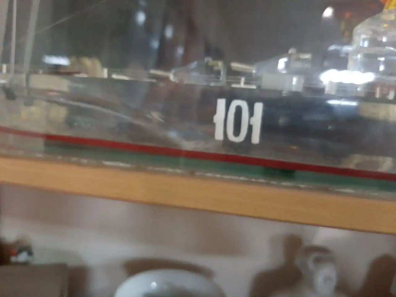 Макет крейсера Дмитрий Пожарский в футляре - Хобби и отдых в Владивосток