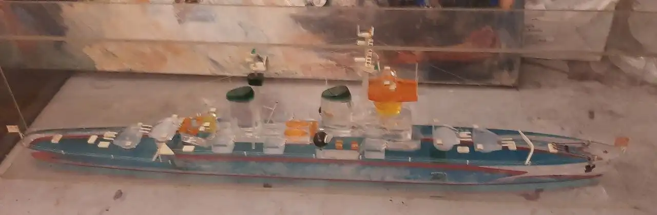 Макет крейсера Дмитрий Пожарский в футляре - Хобби и отдых в Владивосток