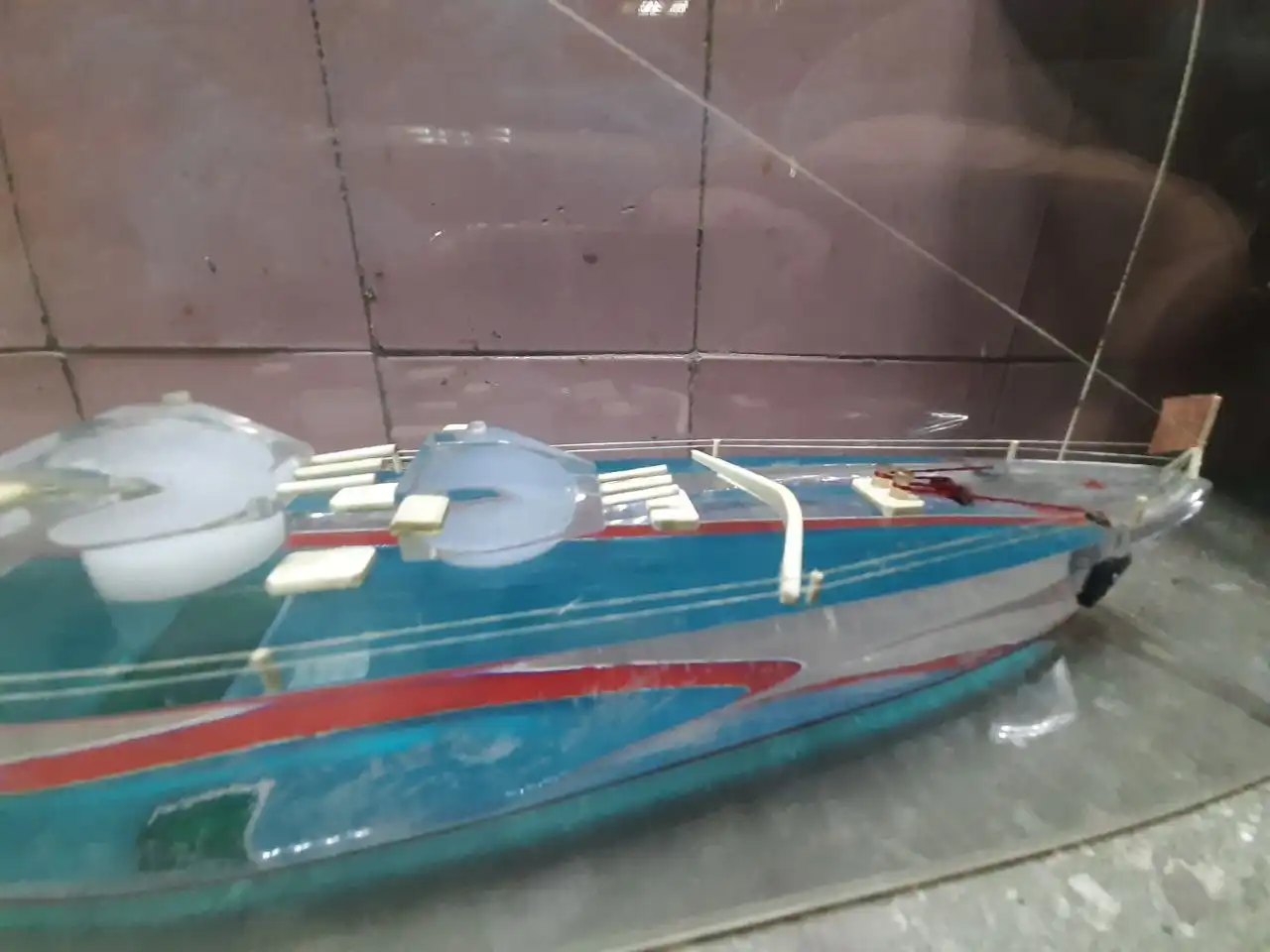 Макет крейсера Дмитрий Пожарский в футляре - Хобби и отдых в Владивосток