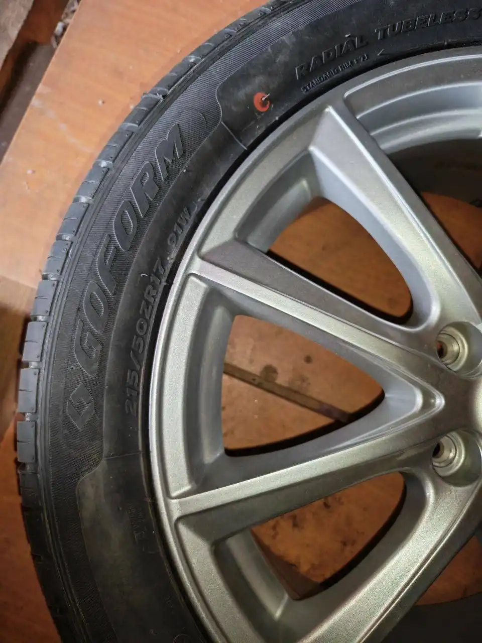 Продам комплект летней резины 215/50 R17 - Шины и диски (Авто) в Хабаровск