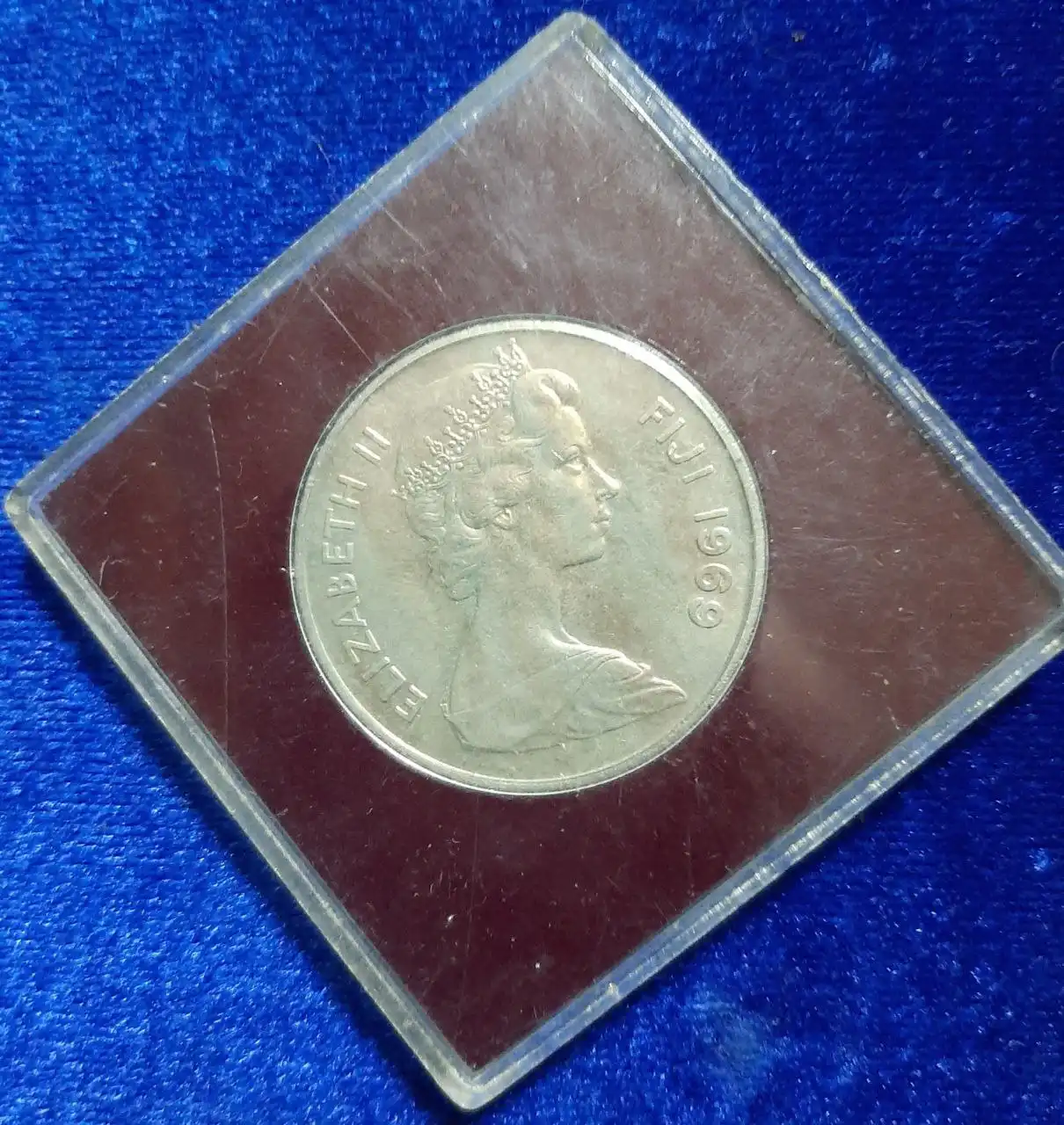 Монета 1 доллар Фиджи 1969 года с гербом и парусником - Нумизматика (Хобби и отдых) в Хабаровск