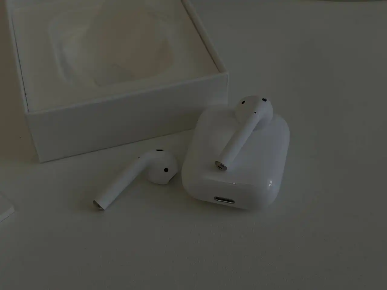 AirPods 2 реплика новые в наличии 20 штук - Наушники (Электроника) в Хабаровск