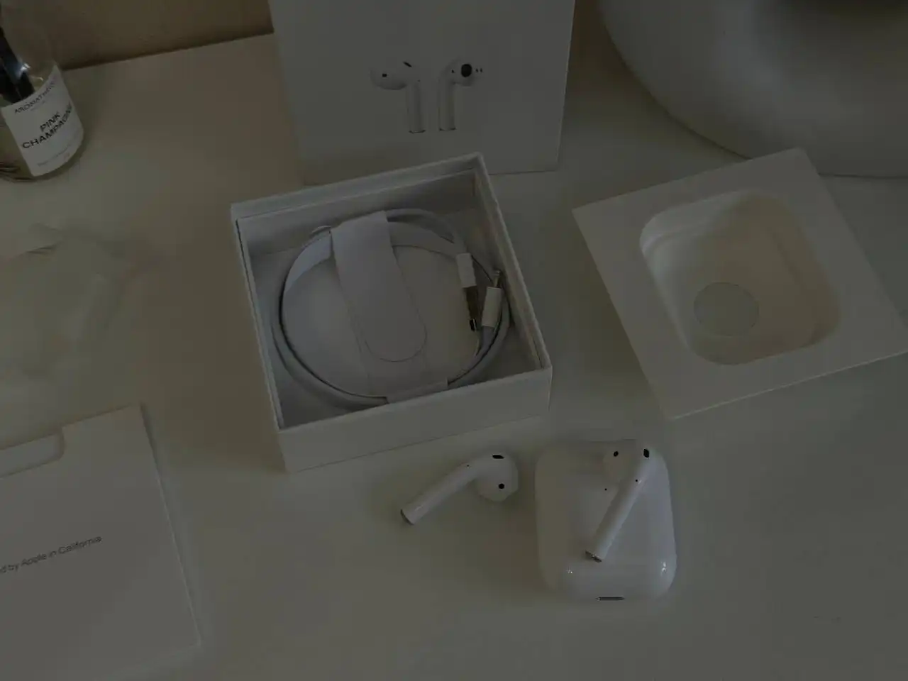 AirPods 2 реплика новые в наличии 20 штук - Наушники (Электроника) в Хабаровск