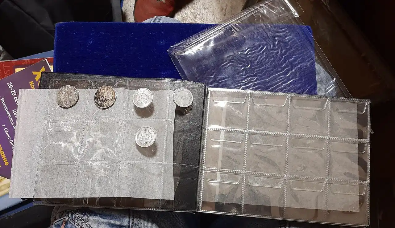 Альбом для монет стандартный 72 ячейки - Нумизматика (Хобби и отдых) в Владивосток