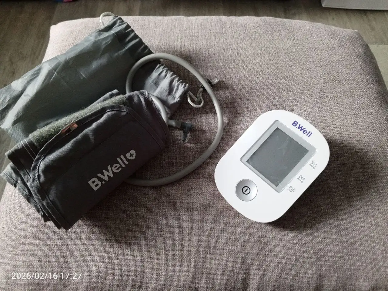 Продается новый тонометр - Медицинская техника (Красота и здоровье) в Хабаровск