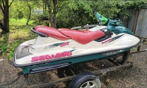 Продажа гидроцикла Sea-Doo bombardir 2001 года - Хобби и отдых в Хабаровск