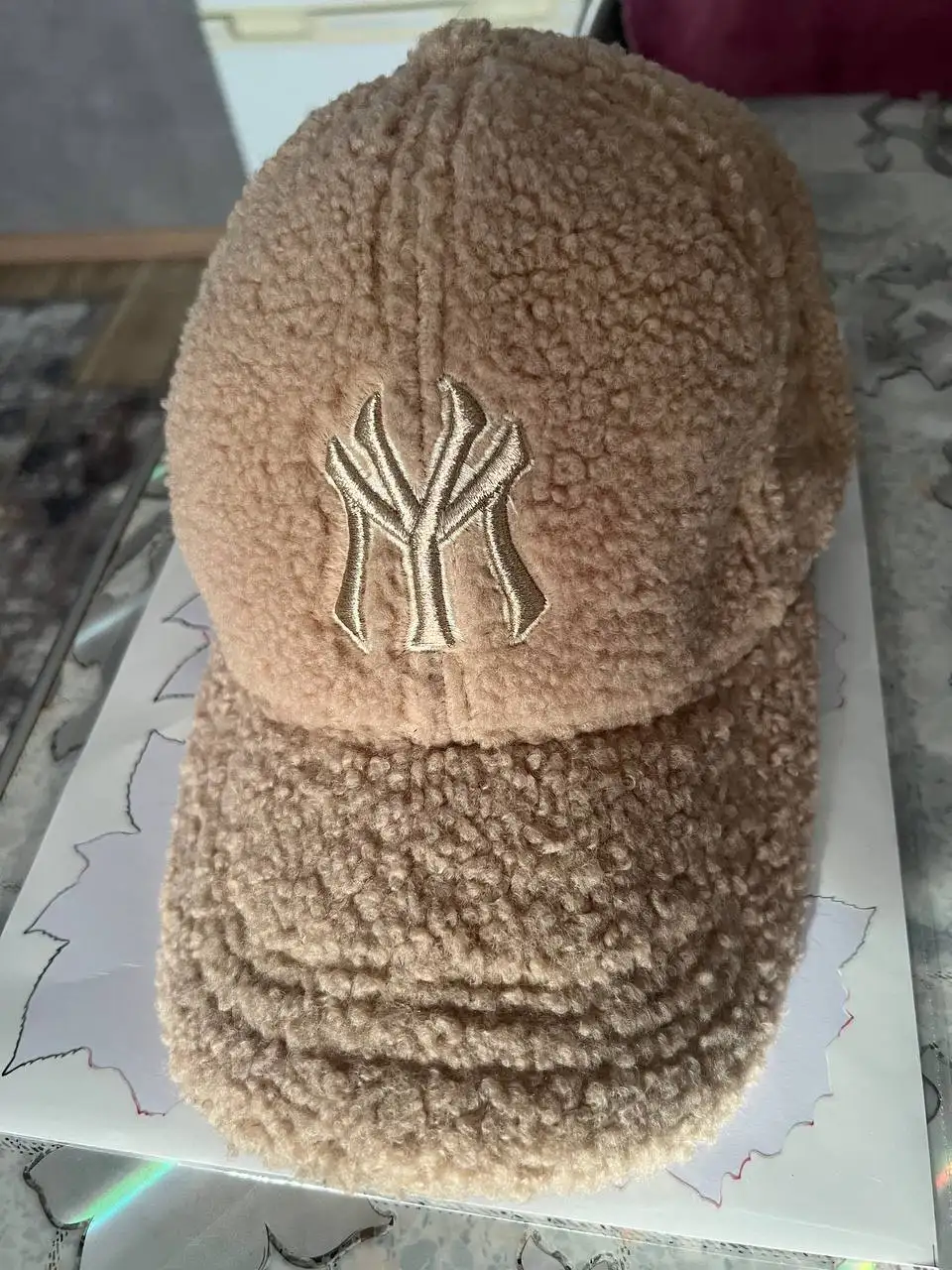 Продажа демисезонной кепки бежевого цвета - Головные уборы (Одежда) в Хабаровск