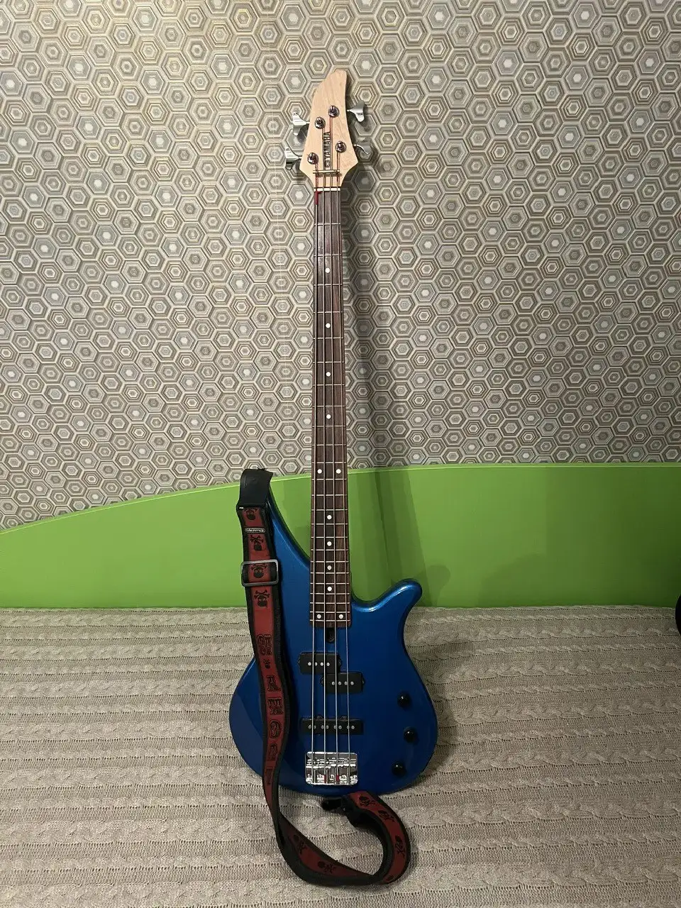 Бас-гитара Yamaha RBX б/у - Музыкальные инструменты (Хобби и отдых) в Хабаровск