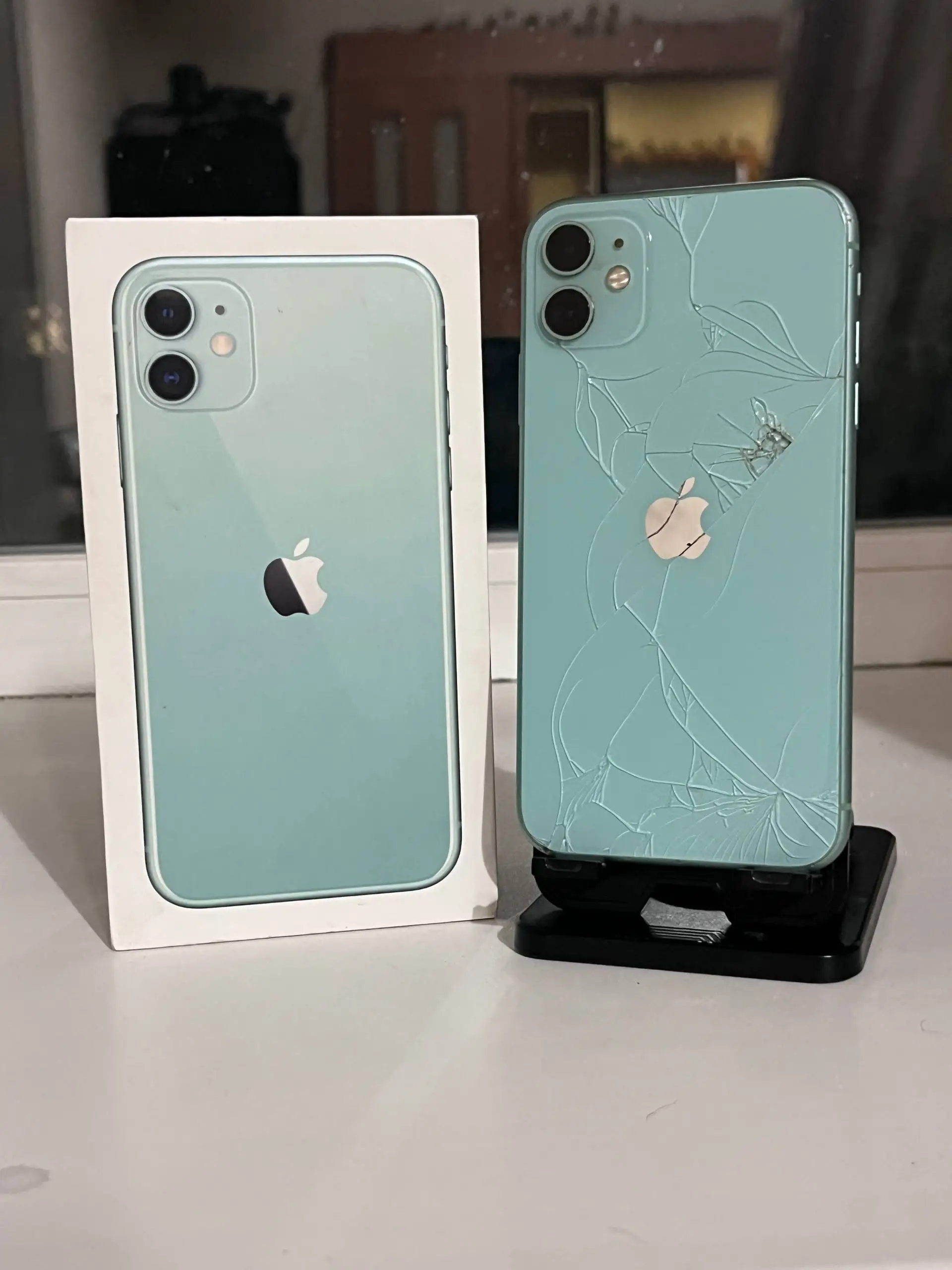 Продам iPhone 11 с повреждениями - Смартфоны (Электроника) в Хабаровск