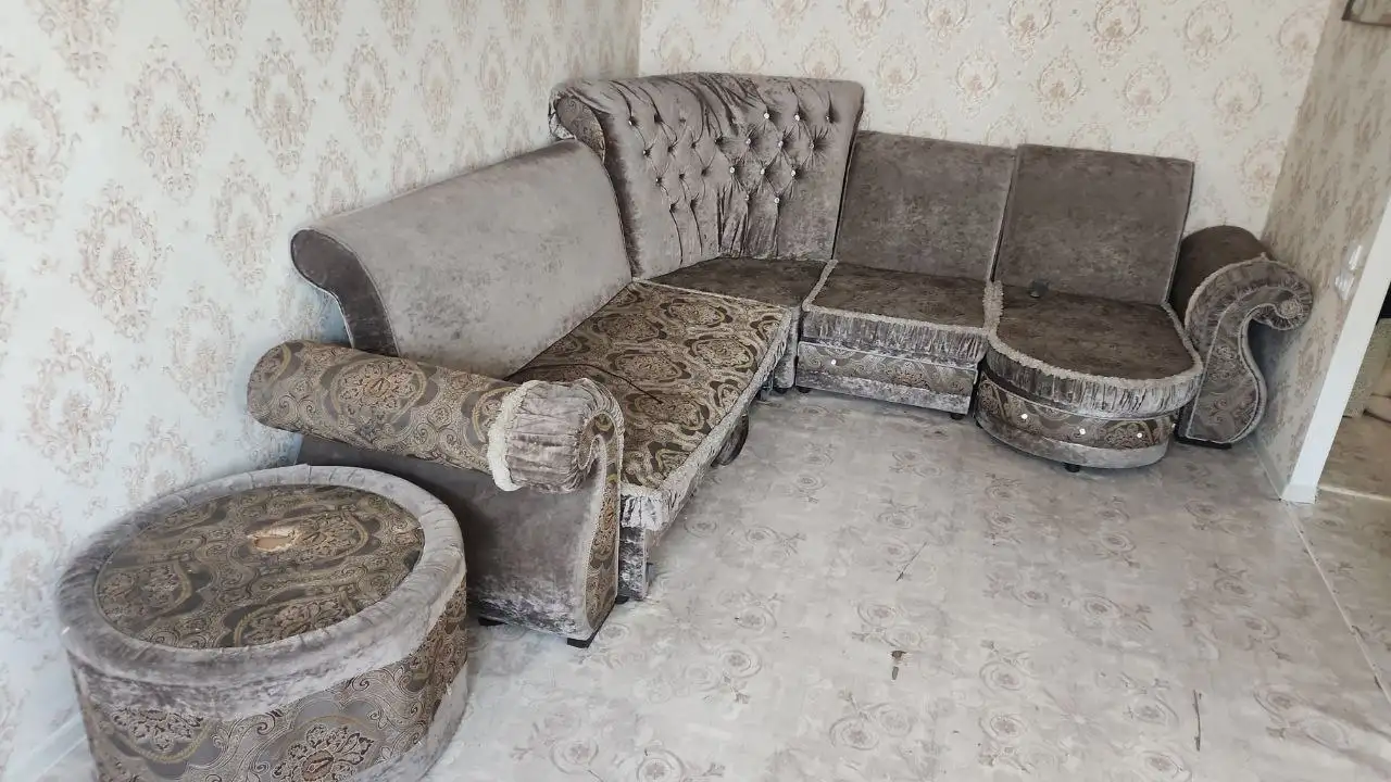 Бесплатный угловой диван для ремонта - Мебель (Для дома и дачи) в Хабаровск