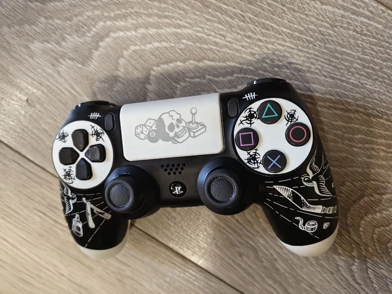 Лимитированный джойстик для PlayStation 4 - Игровые аксессуары (Электроника) в Хабаровск