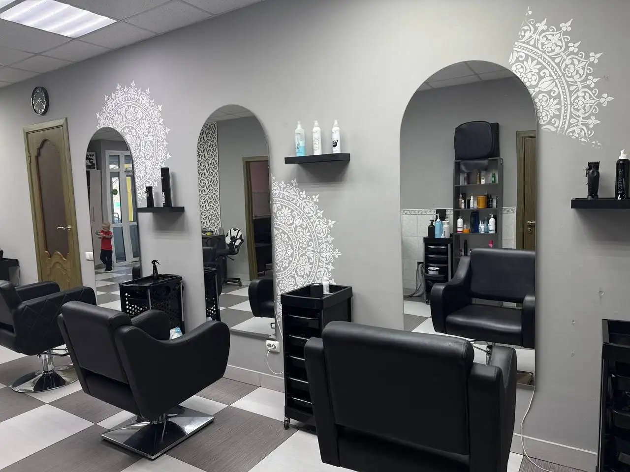 Совместная аренда парикмахерской для мастеров - Парикмахерские услуги (Услуги) в Хабаровск