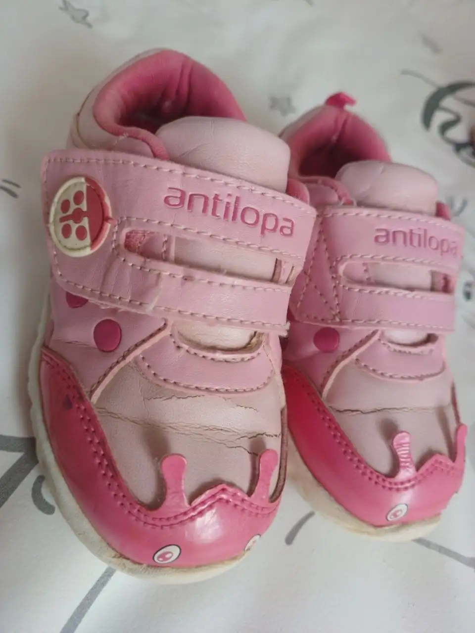 Отдам 2 пары за шоколадку Милка - Одежда в Хабаровск